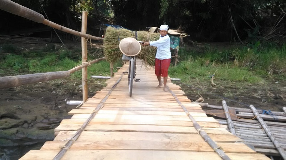 Jembatan Sesek Ngentakrejo: Dari Jalur Penyeberangan Alternatif  Hingga Jadi Lokasi Foto Prewedding