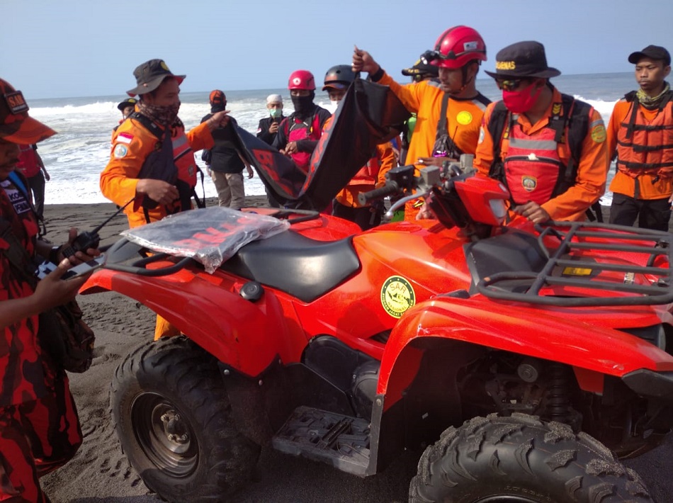 Enam Korban Terseret Ombak Pantai Goa Cemara Telah Ditemukan, Satu Masih dalam Pencarian