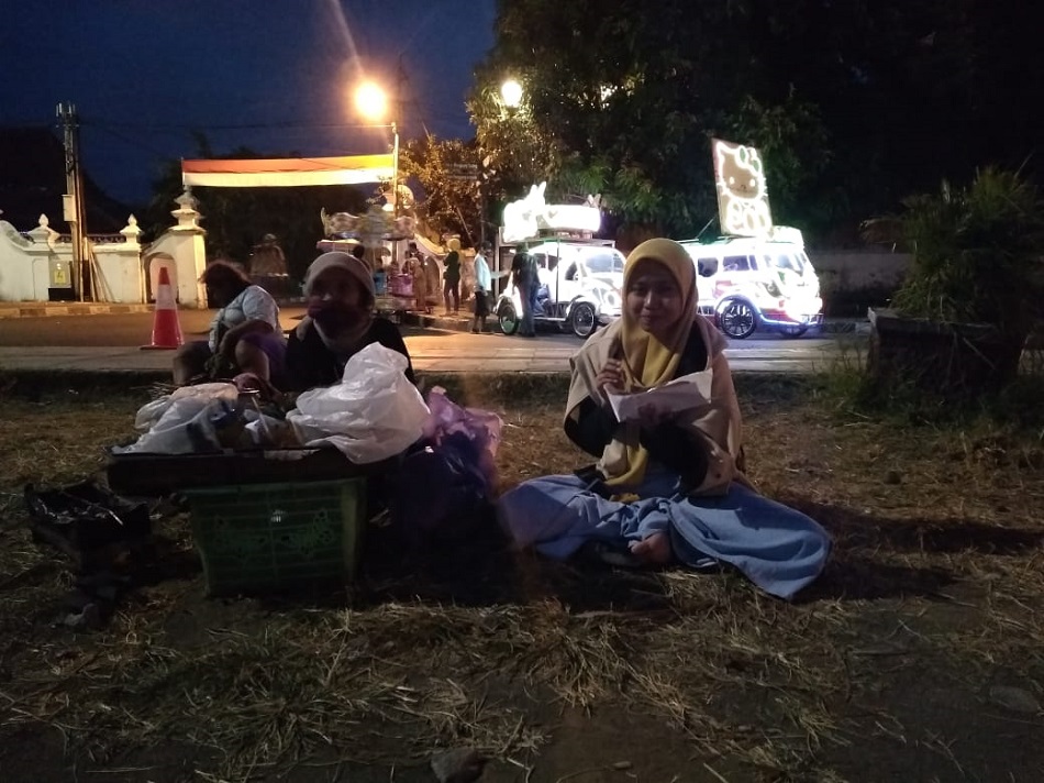 Ibu Parida, Berjualan Sate di Alun-alun Kidul demi Sesuap Nasi