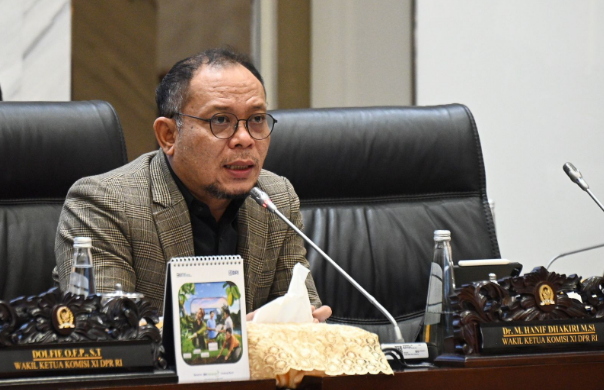 Wakil Ketua Komisi XI DPR RI Hanif Dhakiri Dukung Pertumbuhan Ekonomi 8 Persen