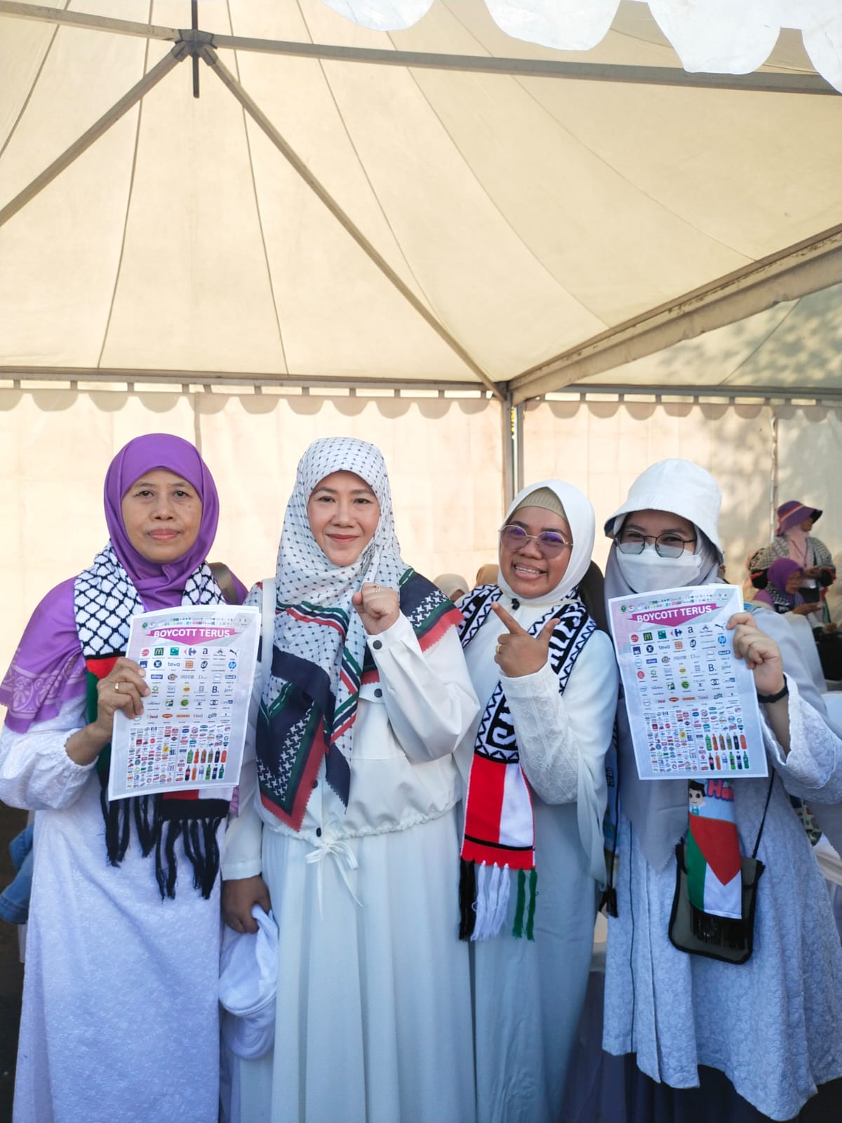 Ribuan Massa Perempuan Gelar Aksi Damai :Tolak Produk Pro Israel..!!