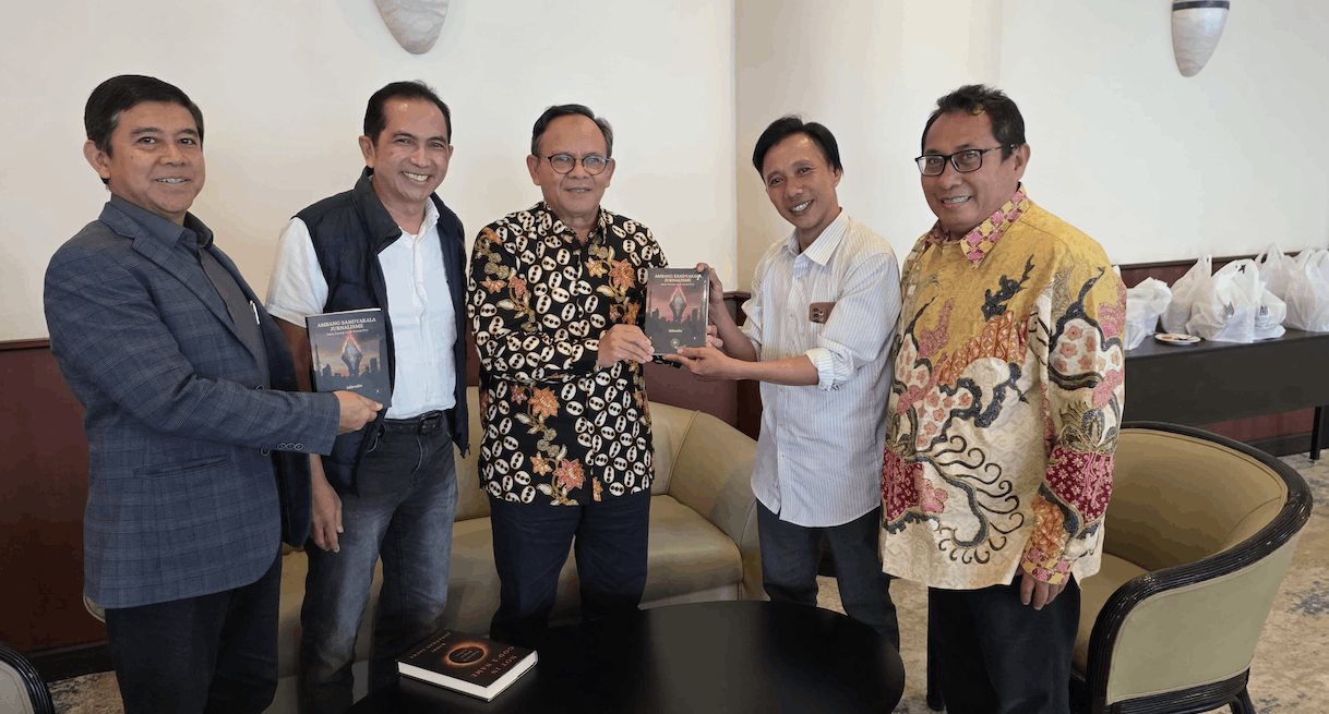 Ketua Dewan Pers Apresiasi buku Ambang Sandyakala Jurnalisme Karya Ketua SMSI DIY