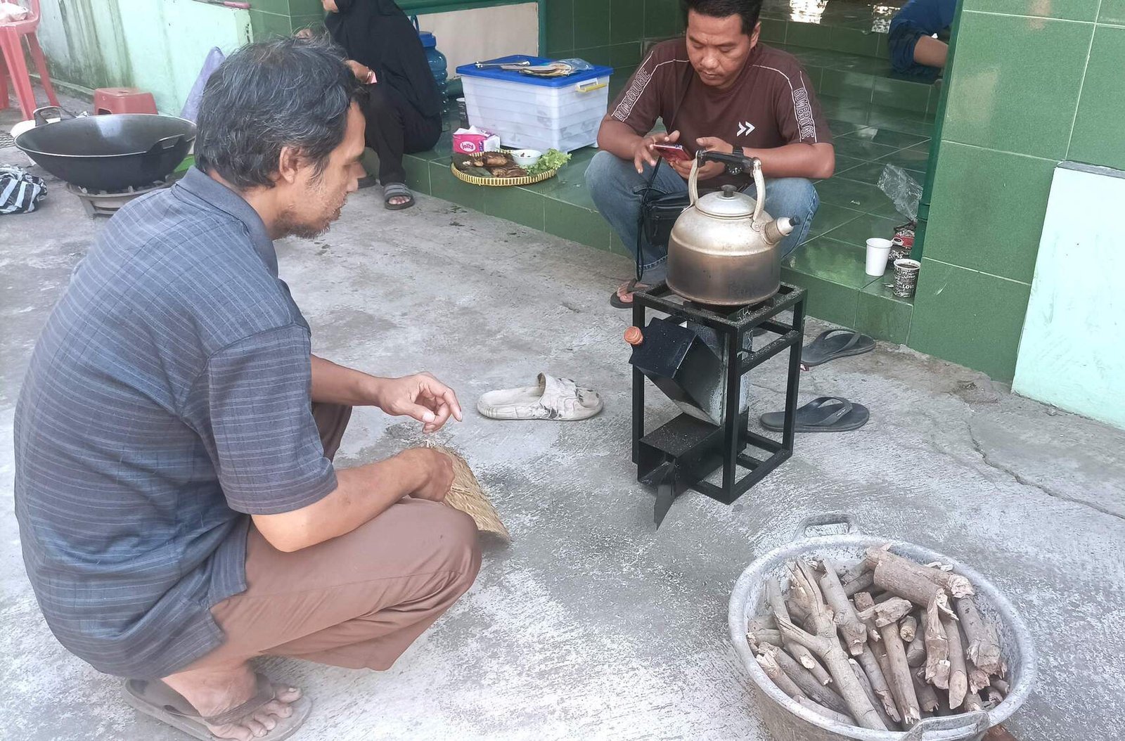 Warga Giwangan Sulap Ranting Pohon Jadi Bahan Bakar Kompor untuk Atasi Sampah Organik