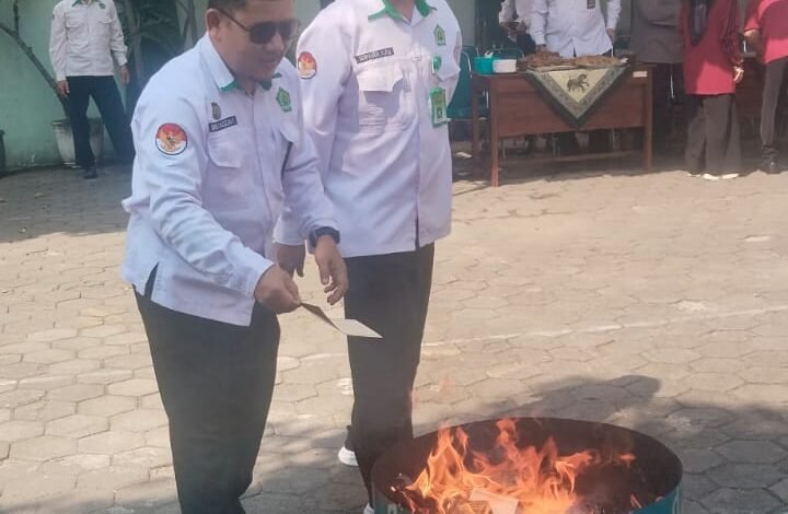Kepala KUA Jetis Hadiri Pemusnahan Dokumen Nikah Kadaluwarsa